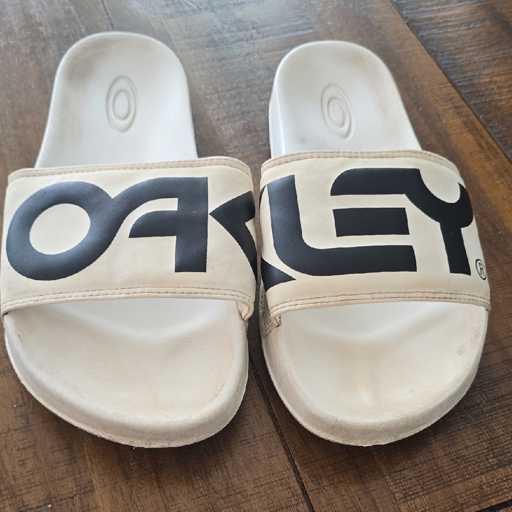 Oakley Cream and Black Logo Slides